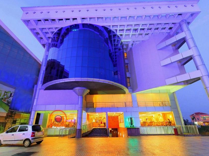 Lotus 8 Hotel Nedumbassery Eksteriør bilde