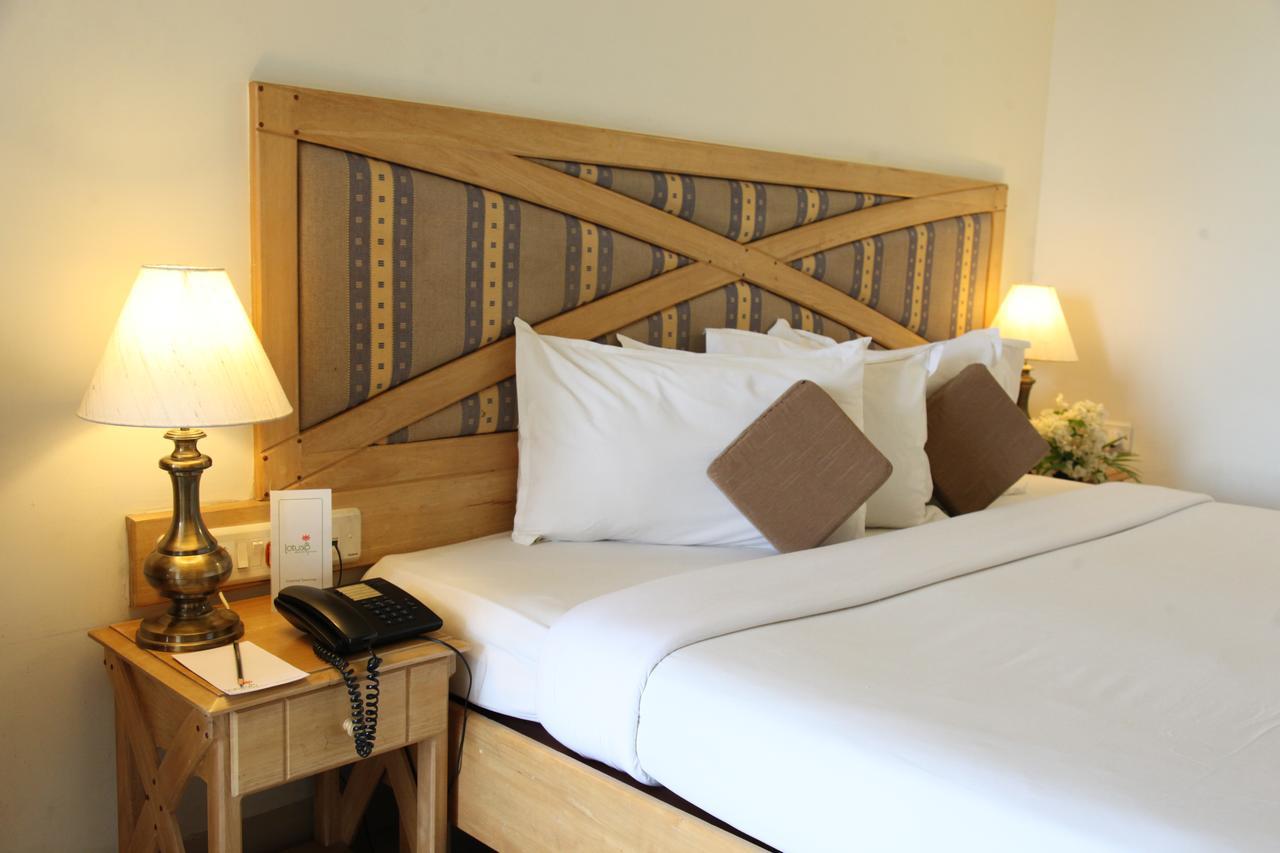 Lotus 8 Hotel Nedumbassery Eksteriør bilde