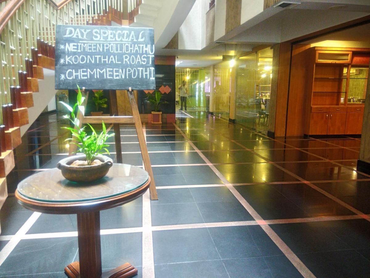 Lotus 8 Hotel Nedumbassery Eksteriør bilde