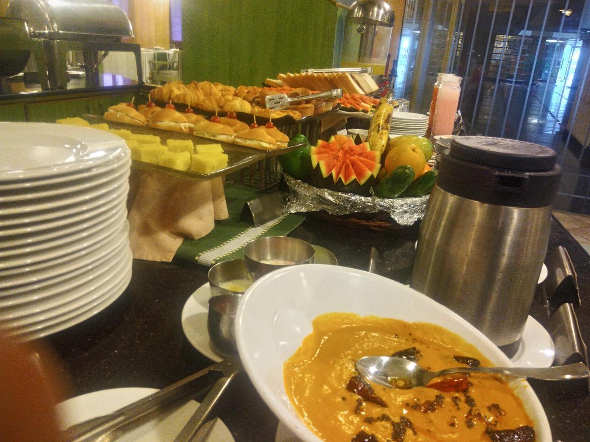 Lotus 8 Hotel Nedumbassery Eksteriør bilde