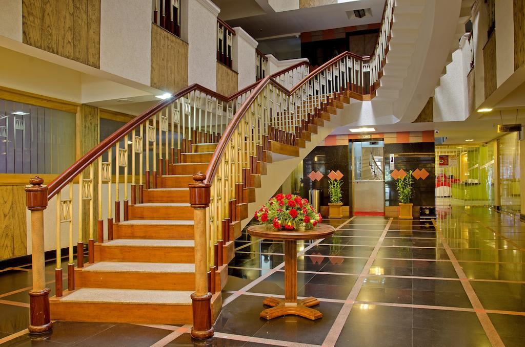 Lotus 8 Hotel Nedumbassery Eksteriør bilde