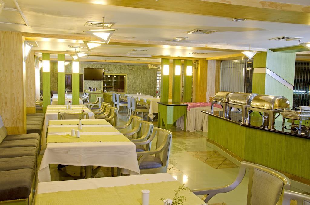 Lotus 8 Hotel Nedumbassery Eksteriør bilde