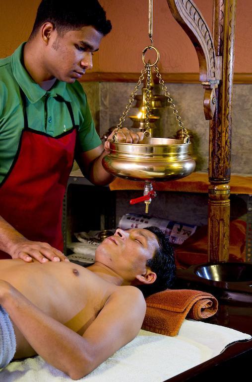 Lotus 8 Hotel Nedumbassery Eksteriør bilde